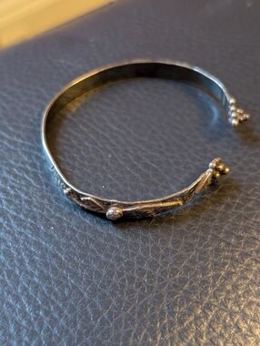 Vintage West Indian Sterling Silver Cuff Bangle - Floral Etched Berry Head Desig